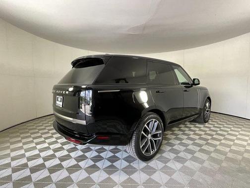 2025 Land Rover Range Rover P550e SE