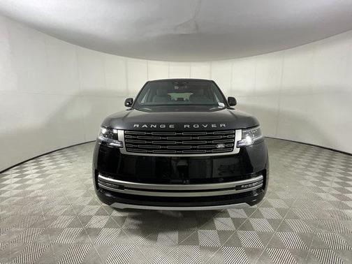 2025 Land Rover Range Rover P550e SE