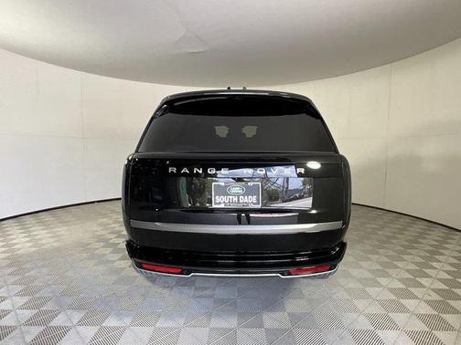 2025 Land Rover Range Rover P550e SE