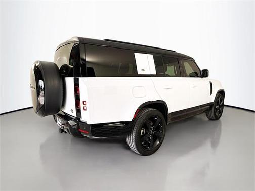 2023 Land Rover Defender 130 X-Dynamic SE