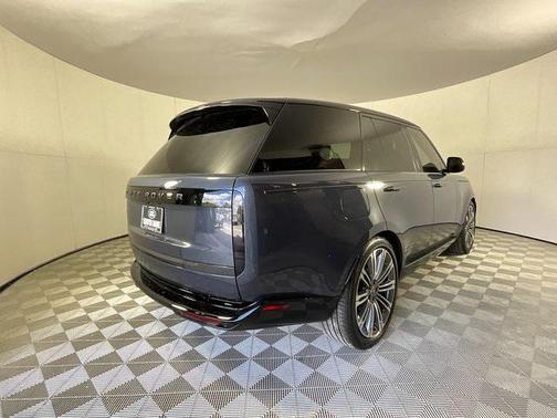 2025 Land Rover Range Rover P530 SE