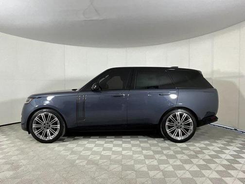 2025 Land Rover Range Rover P530 SE