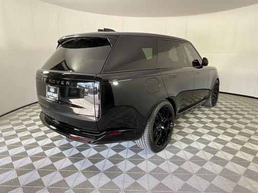 2025 Land Rover Range Rover P530 SE