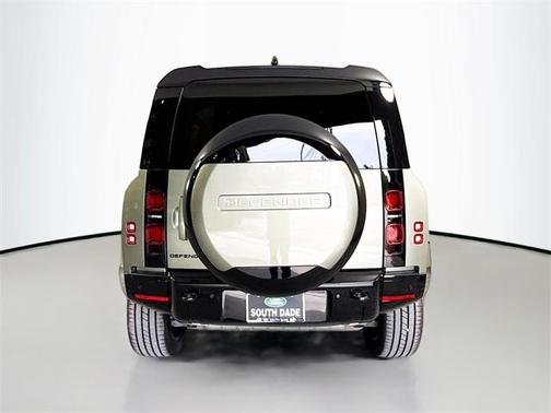 2025 Land Rover Defender 110 P400 X-Dynamic SE