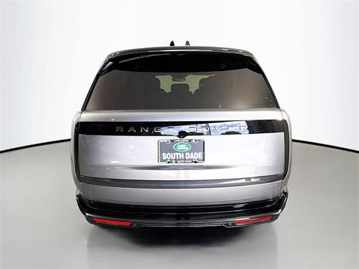 2025 Land Rover Range Rover P400 SE 7 Seat