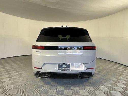 2025 Land Rover Range Rover Sport SE