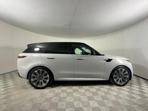 2025 Land Rover Range Rover Sport SE