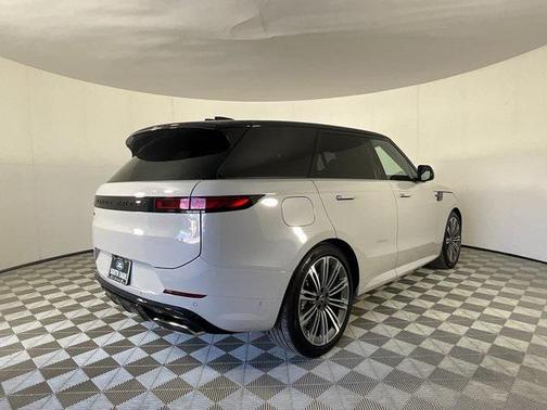 2025 Land Rover Range Rover Sport SE