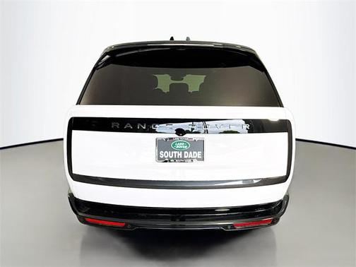 2025 Land Rover Range Rover P400 SE 7 Seat