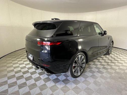2025 Land Rover Range Rover Sport SE