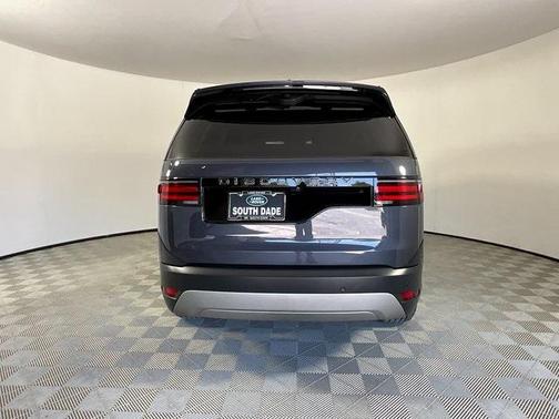2024 Land Rover Discovery P300 S