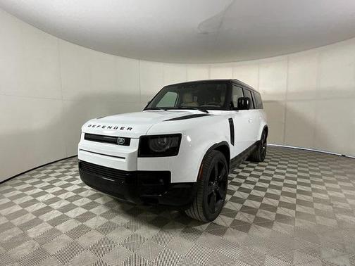 2025 Land Rover Defender 130 P400 X-Dynamic SE