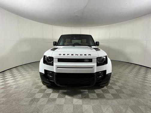 2025 Land Rover Defender 130 P400 X-Dynamic SE