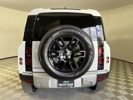 2025 Land Rover Defender 110 P400 S