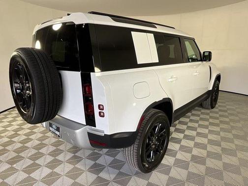 2025 Land Rover Defender 110 P400 S