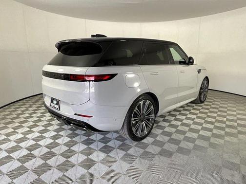 2025 Land Rover Range Rover Sport SE