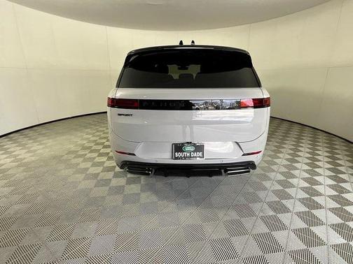 2025 Land Rover Range Rover Sport SE