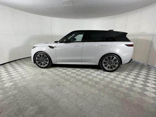 2025 Land Rover Range Rover Sport SE