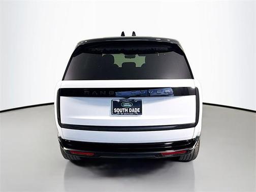 2025 Land Rover Range Rover P400 SE