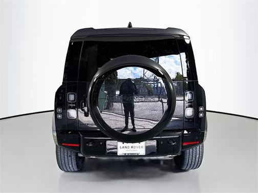 2026 Land Rover Defender P400 X-Dynamic SE