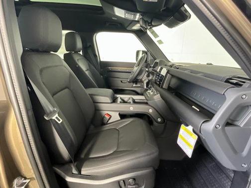 2025 Land Rover Defender 110 P400 X-Dynamic SE