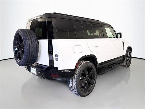 2026 Land Rover Defender P400 X-Dynamic SE