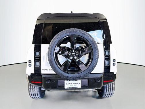 Fuji White 2026 Land Rover Defender P400 X-Dynamic SE