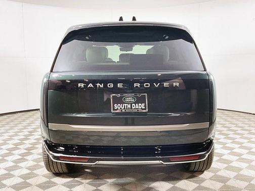 2025 Land Rover Range Rover P550e SE