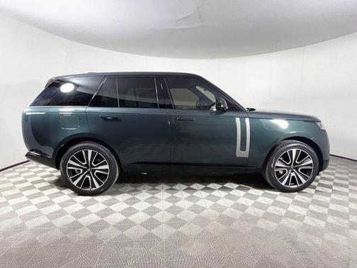 2025 Land Rover Range Rover P550e SE