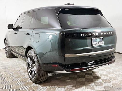 2025 Land Rover Range Rover P550e SE