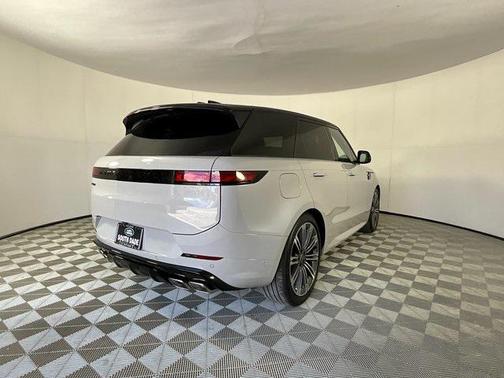 2025 Land Rover Range Rover Sport SE