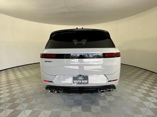 2025 Land Rover Range Rover Sport SE