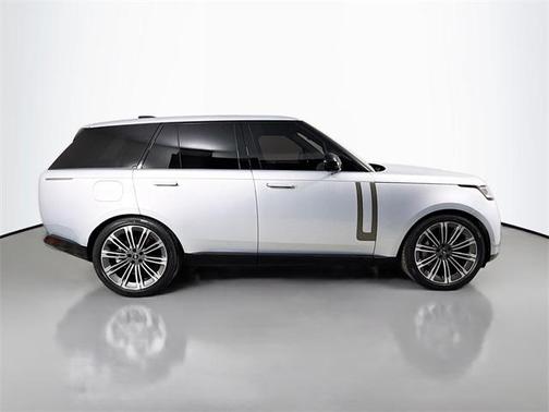 2025 Land Rover Range Rover P530 SE