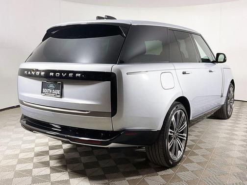 2025 Land Rover Range Rover P530 SE