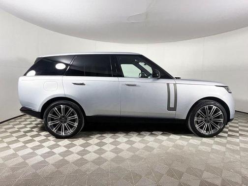 2025 Land Rover Range Rover P530 SE
