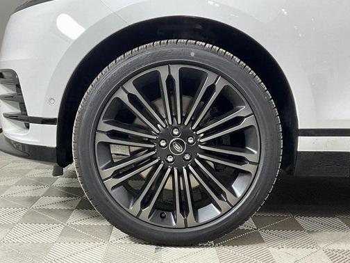 2026 Land Rover Range Rover Velar P250 SE R-Dynamic
