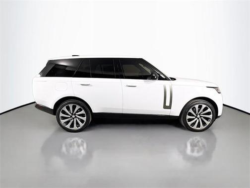 2025 Land Rover Range Rover P400 SE