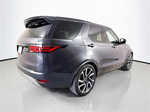 2025 Land Rover Discovery P300 S