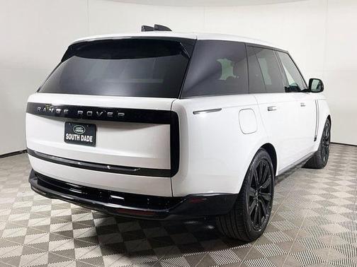 2025 Land Rover Range Rover P550e Autobiography