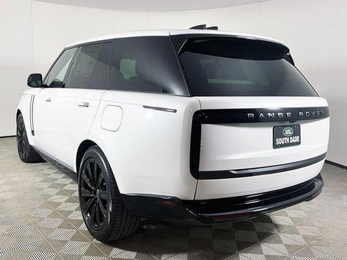 2025 Land Rover Range Rover P550e Autobiography