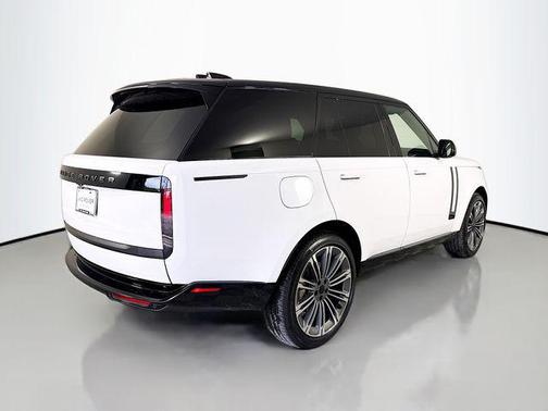 Fuji White 2026 Land Rover Range Rover P400 SE