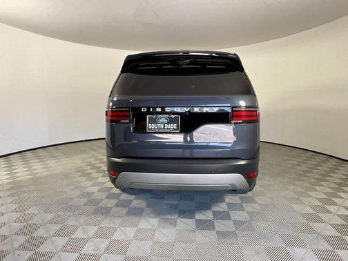 2024 Land Rover Discovery P300 S