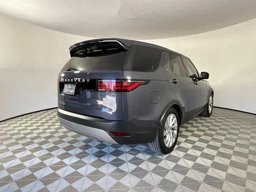 2024 Land Rover Discovery P300 S