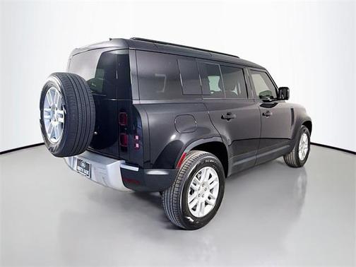 2025 Land Rover Defender 110 P300