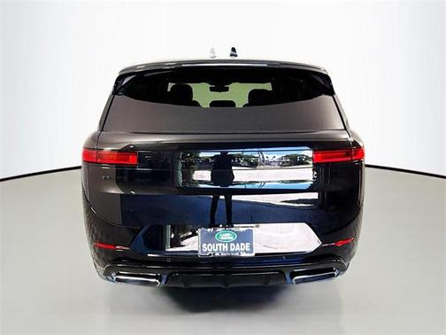 2025 Land Rover Range Rover Sport SE