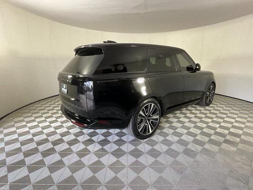 2025 Land Rover Range Rover P550e SE