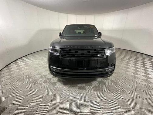 2025 Land Rover Range Rover P550e SE