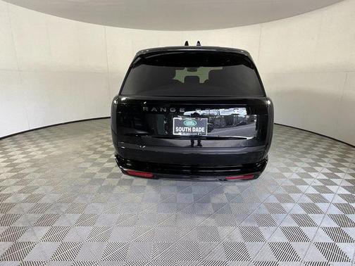 2025 Land Rover Range Rover P550e SE