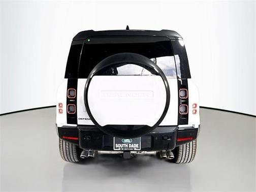 2025 Land Rover Defender 110 V8