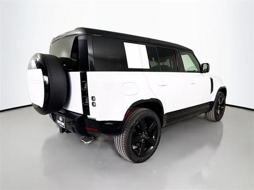 2025 Land Rover Defender 110 V8